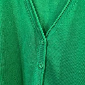Kelly green v neck cardigan. Long sleeved